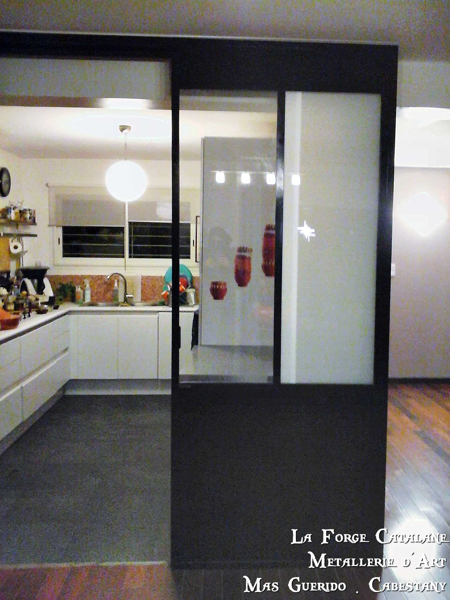 verriere soubassement tole clair fer forge catalane (2).jpg